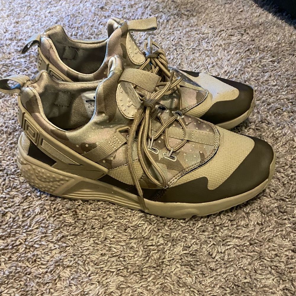 CAMO GREEN NIKE HUARACHES